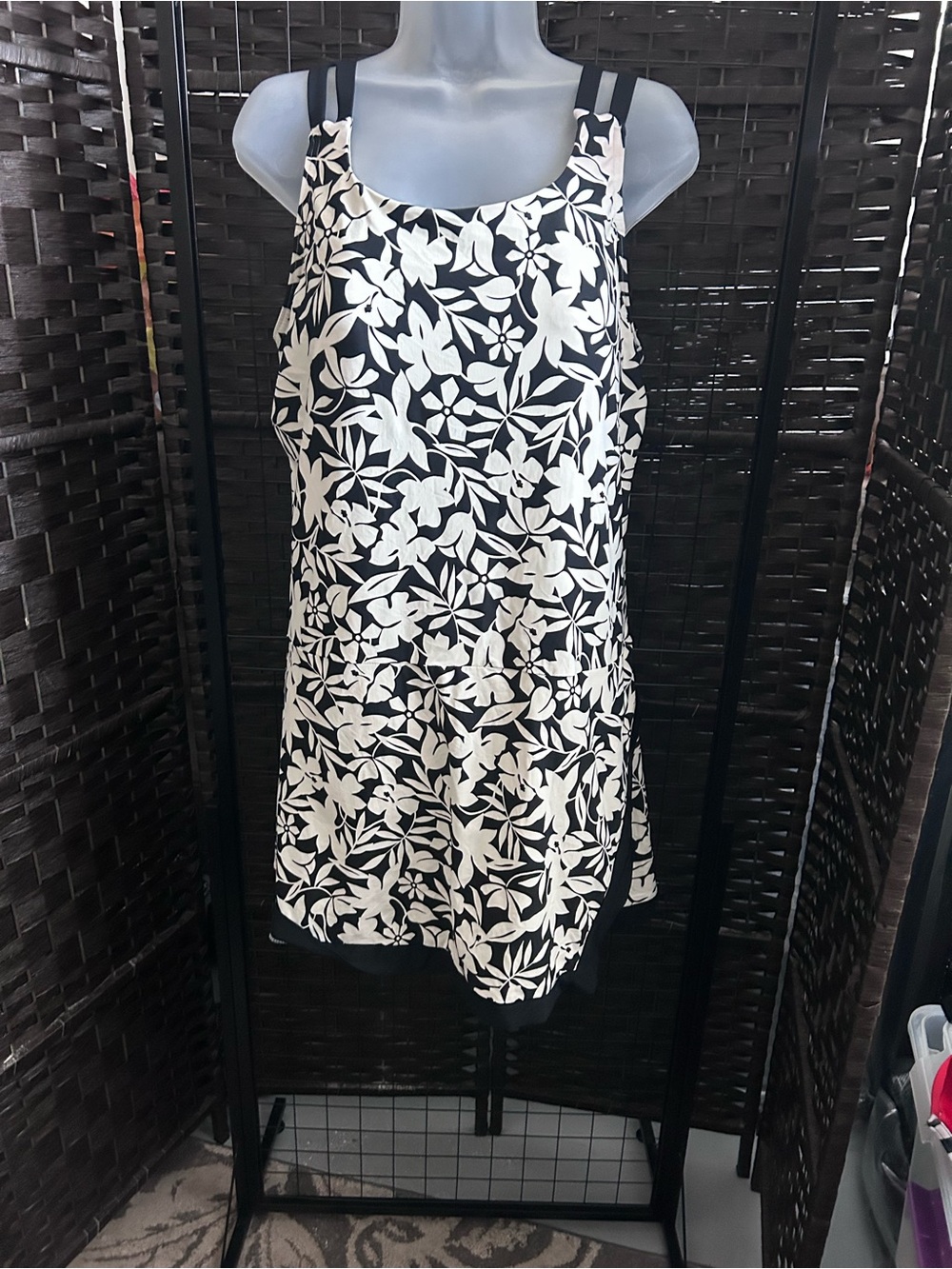 Lands' End Black and White Floral swim  Dress size 16. W